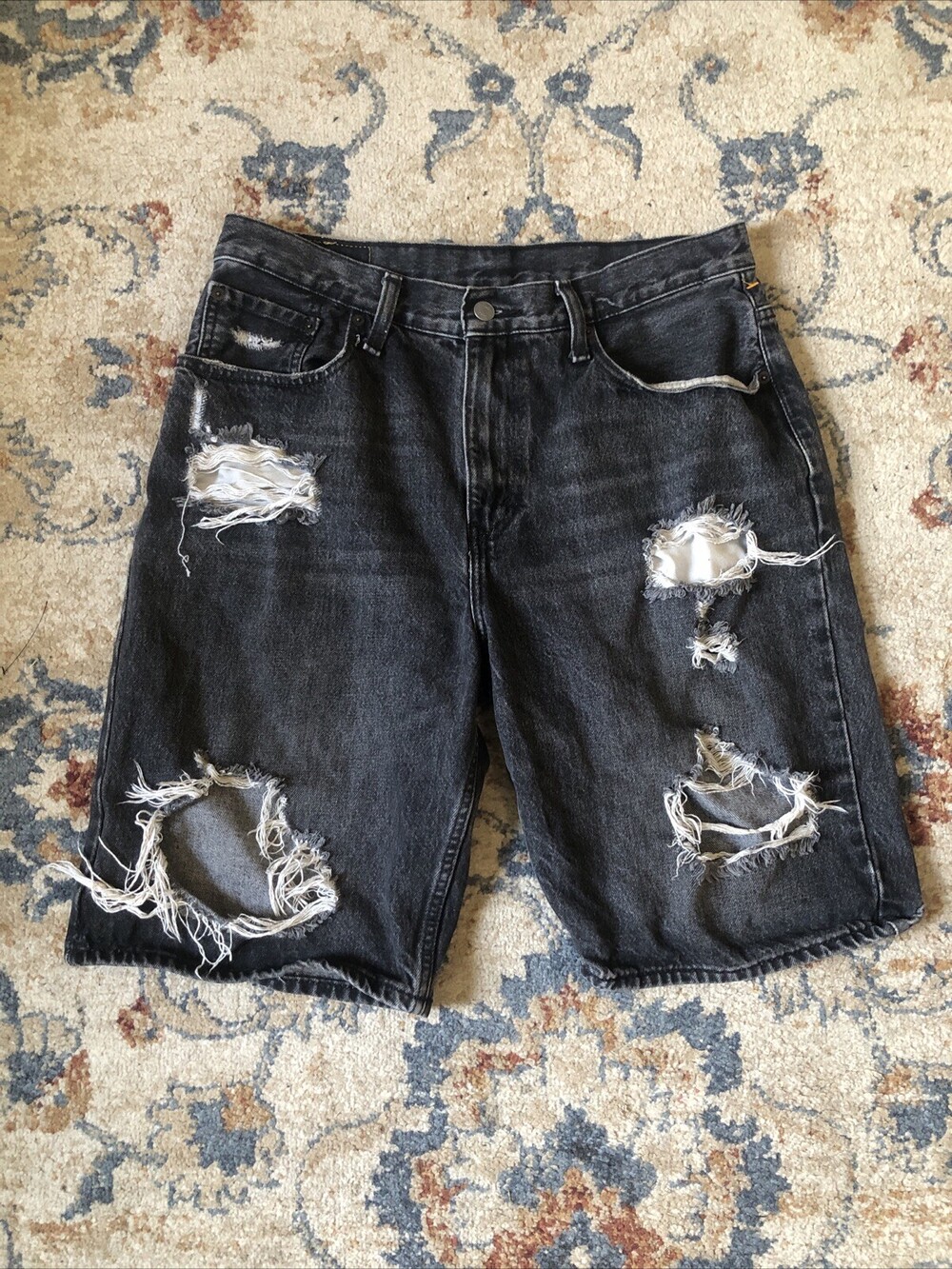 Men's Levi's 569 Loose Straight 32 Falls Below Knee Black DISTRESSED Short